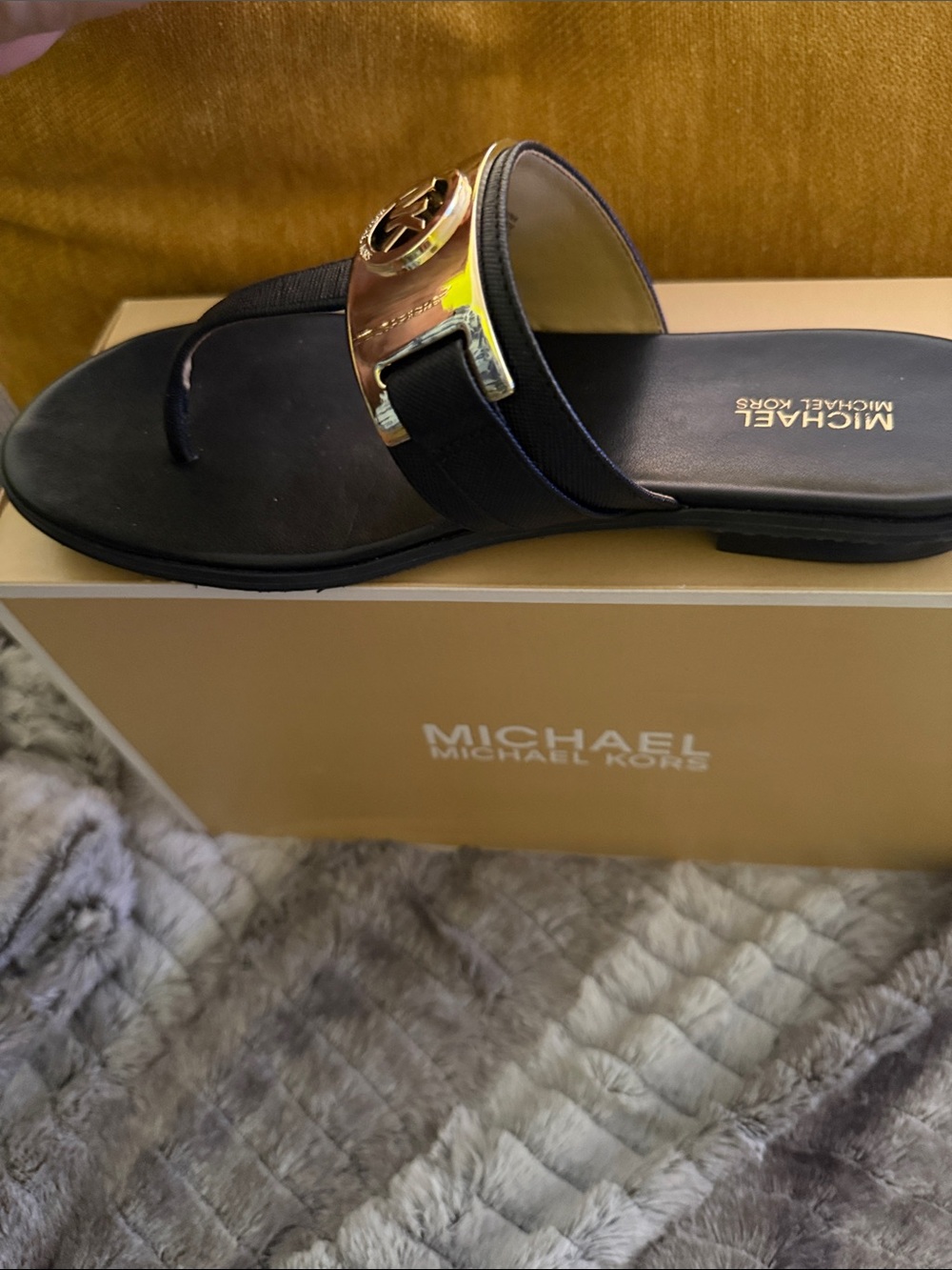 Michael Kors Black Warren Thong Leather Sandals - Picture 3 of 5